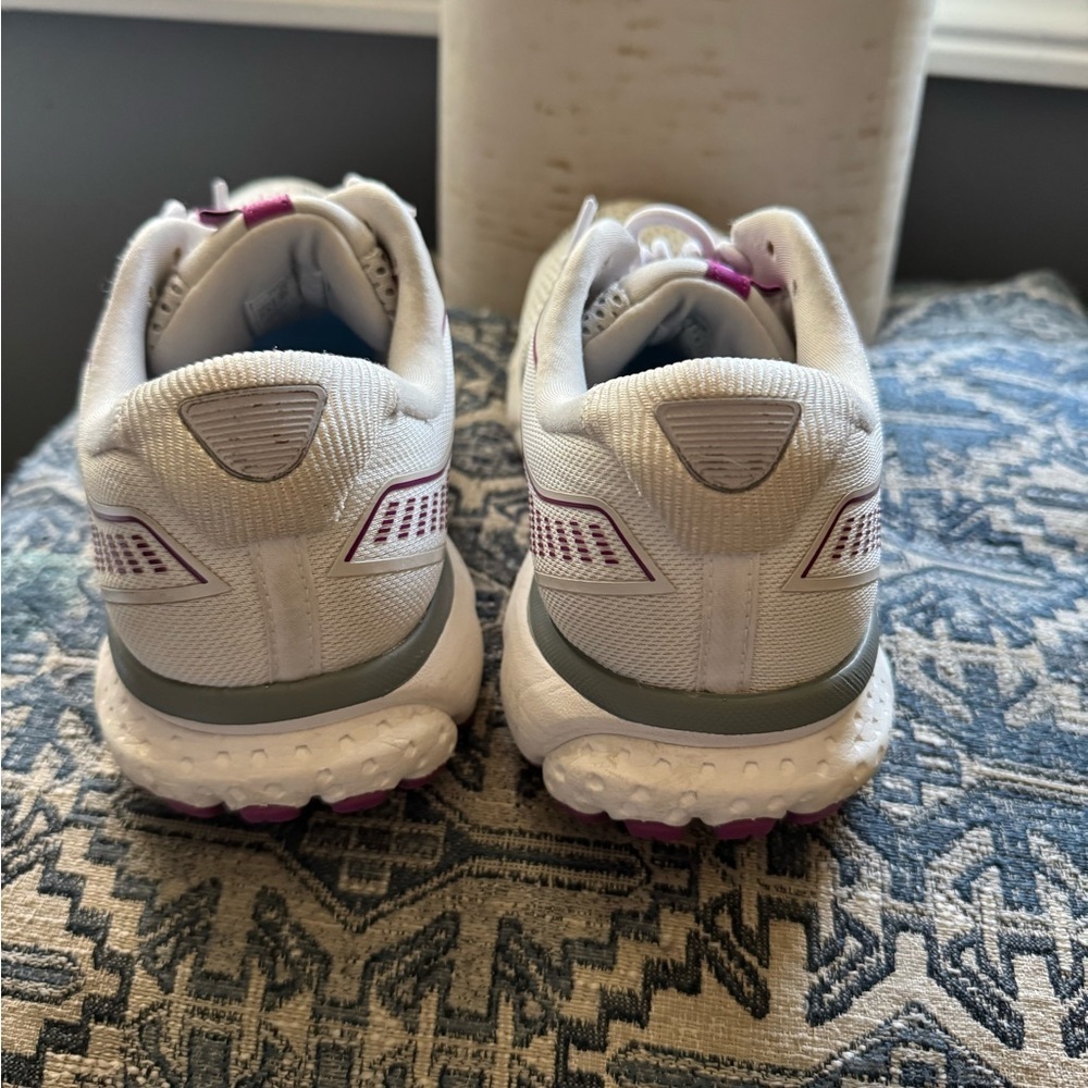 Brooks White and Pink Athletic Shoes with Cushioned Sole - Picture 5 of 6